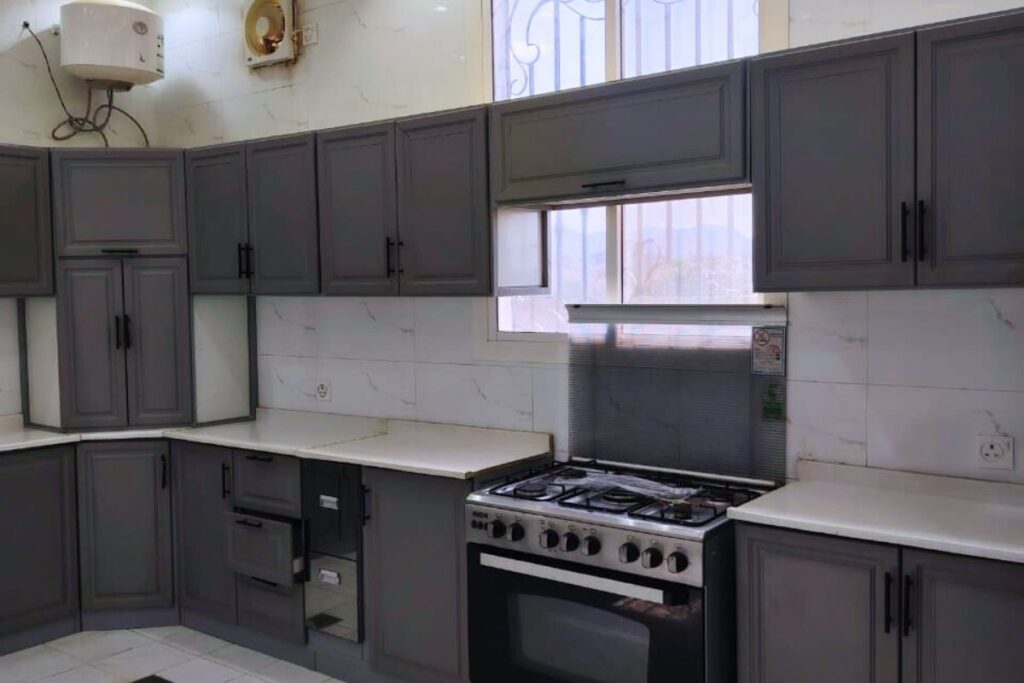 حراج شراء الأثاث المستعمل في الطائف – أرائك، أسرّة، طاولات طعام، وأثاث مكتبي