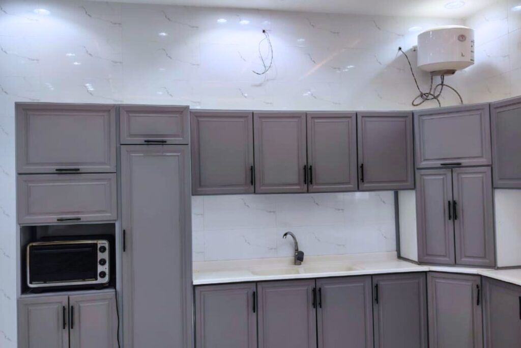 الأثاث اليد الثاني في الطائف – أرائك، أسِرّة، طاولات طعام وأثاث مكتبي